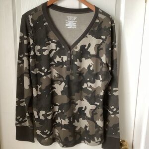 TIME AND TRU: green black camo waffle knit Henley top XXXL